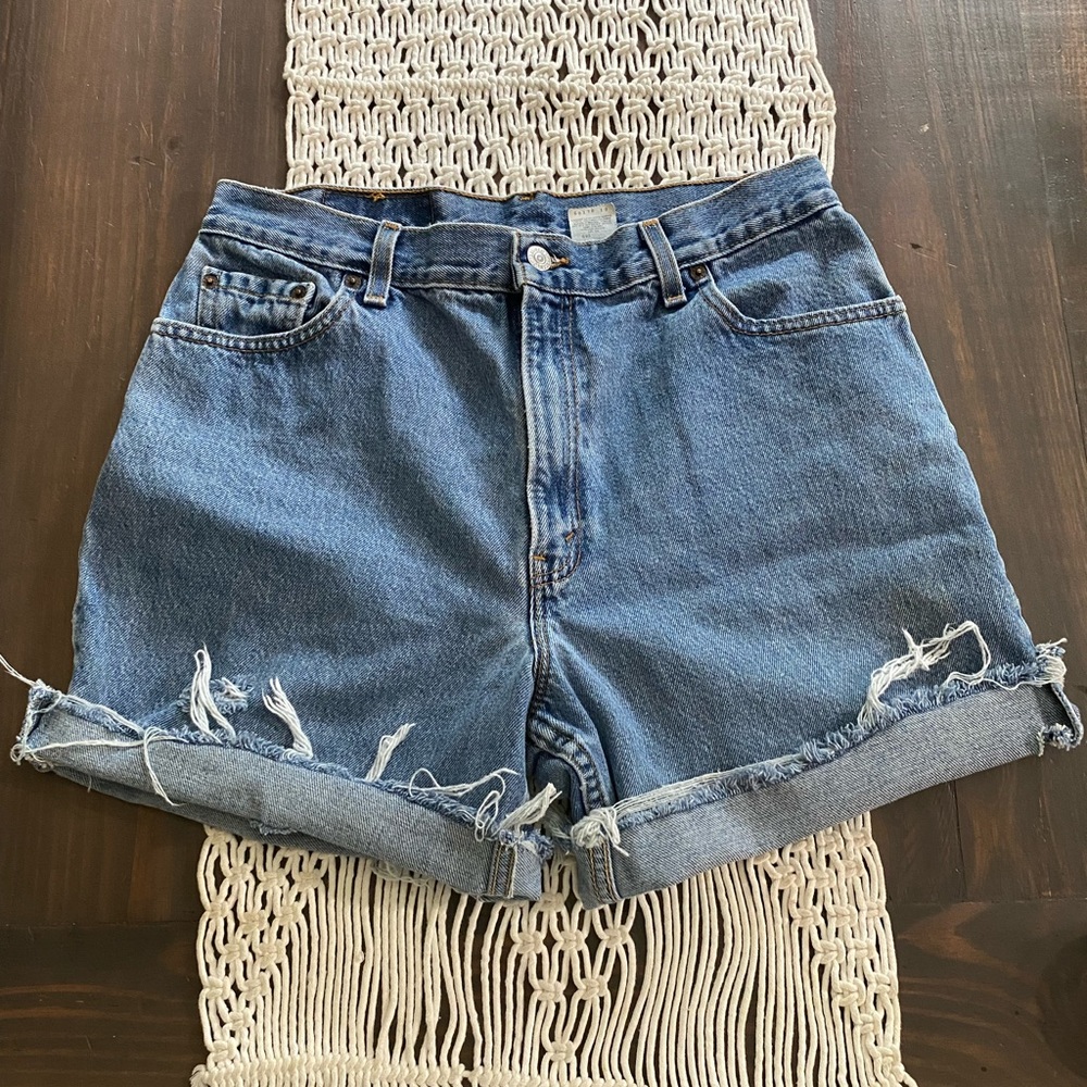 Vintage Levi’s 550 high rise cut off mom shorts
